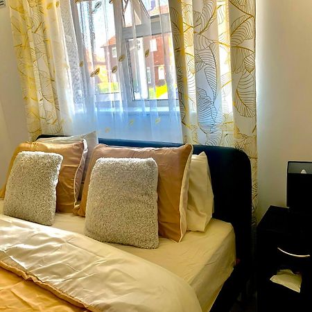 Double Room Bentilee Bucknall  エクステリア 写真